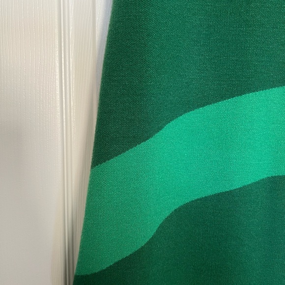 Green dress - Picture 2 of 5